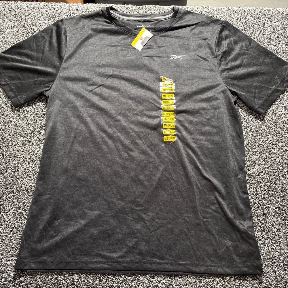 Reebok Men's Black T-Shirt size med NWT